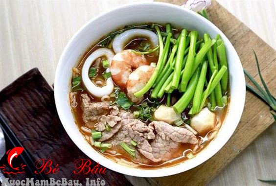 nồi nước dùng bún hải sản chua cay