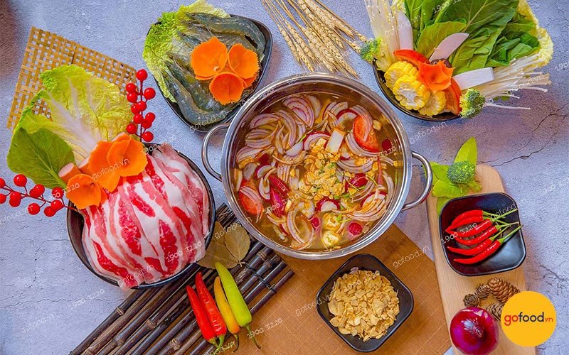 Nồi nước lẩu Thái chua cay nóng hổi từ xương gà hầm