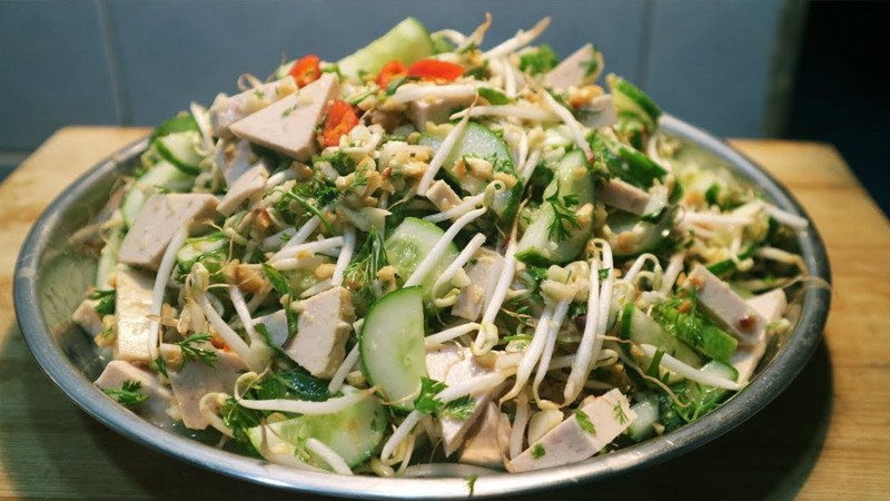 Nộm giò lụa ngon lành cho bữa tối ăn kèm chả giò