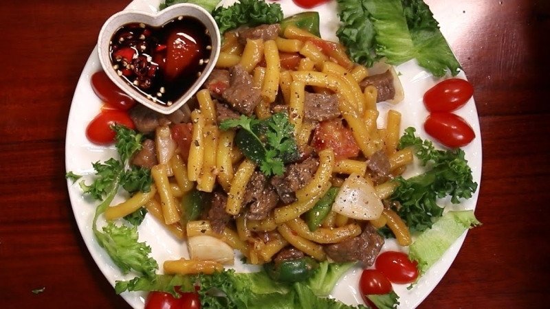 Nui xào thịt bò cà chua đậm đà