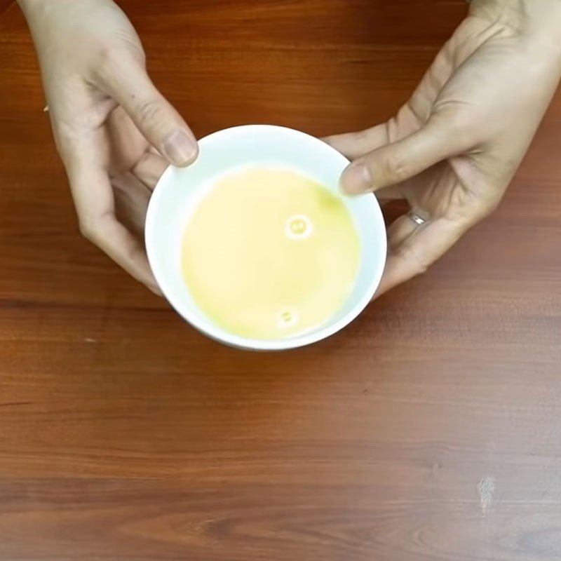 Nước cốt gừng vàng óng, nguyên liệu quan trọng của chè con ong