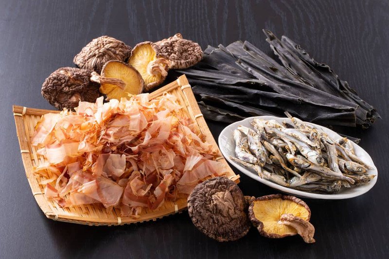 Nước dashi tự nhiên giàu dưỡng chất, là nền tảng cho món ăn dặm của bé