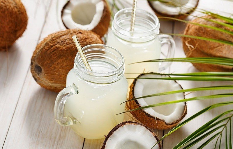 Nước dừa giúp giữ nước và tạo cảm giác no