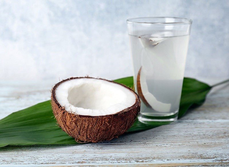 Nước dừa giúp tăng cường trao đổi chất trong cơ thể, hỗ trợ giảm cân