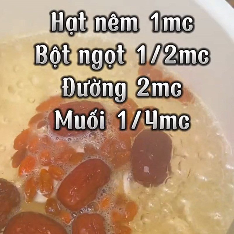 Nước dùng um bầu với kỷ tử, hoài sơn, táo đỏ