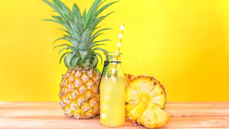 Nước ép dứa giàu vitamin nhưng cần lưu ý lượng đường