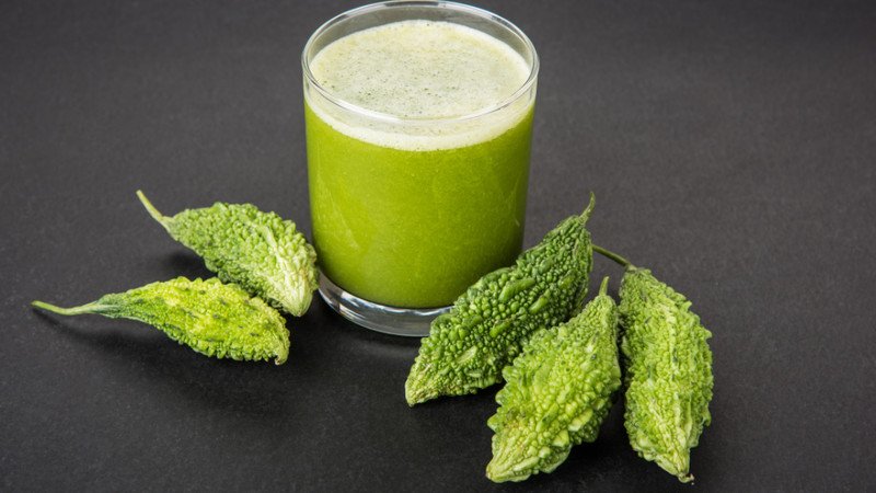 Nước ép khổ qua giúp bổ sung vitamin và kiểm soát calo cho người ăn kiêng