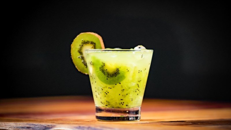 Nước ép **kiwi vàng** tươi mát kết hợp cùng các loại quả khác