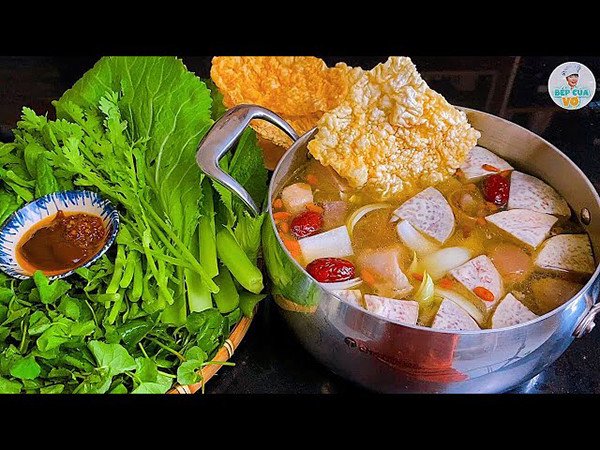 Nước lẩu đuôi bò khoai môn đã hoàn thành, chuẩn bị thưởng thức
