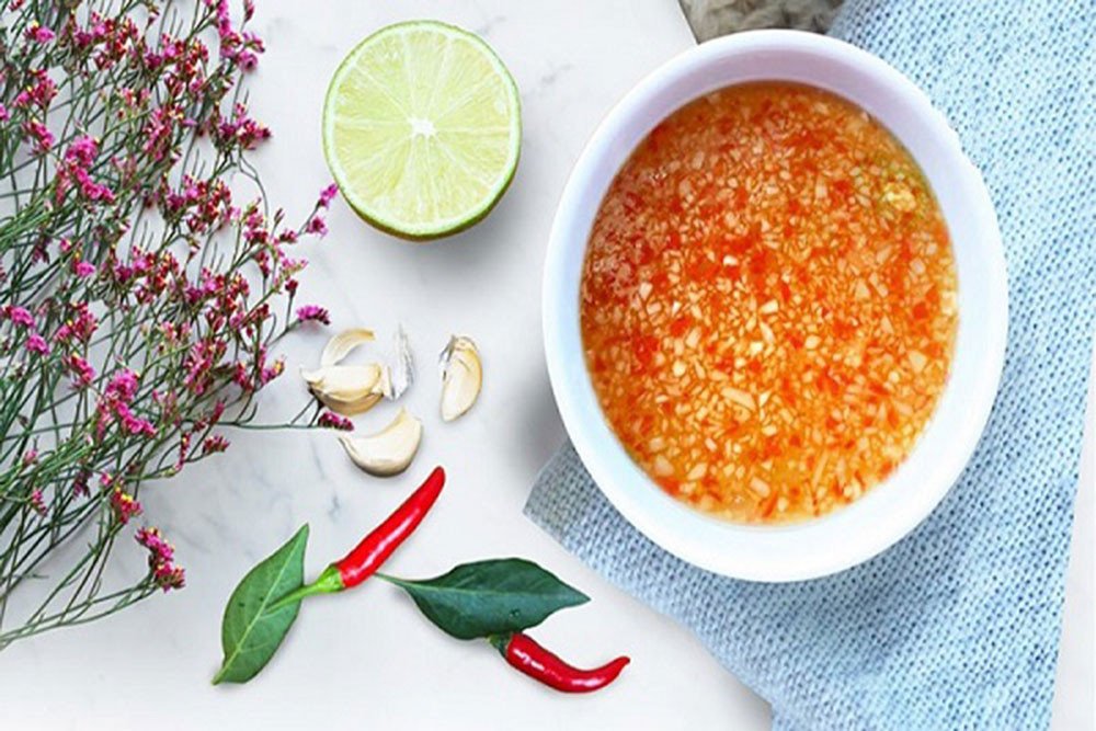 Nước mắm tỏi ớt chấm thịt nướng chuẩn vị