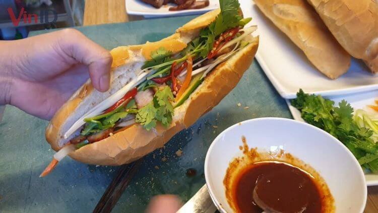 Nước sốt bánh mì xá xíu thơm lừng