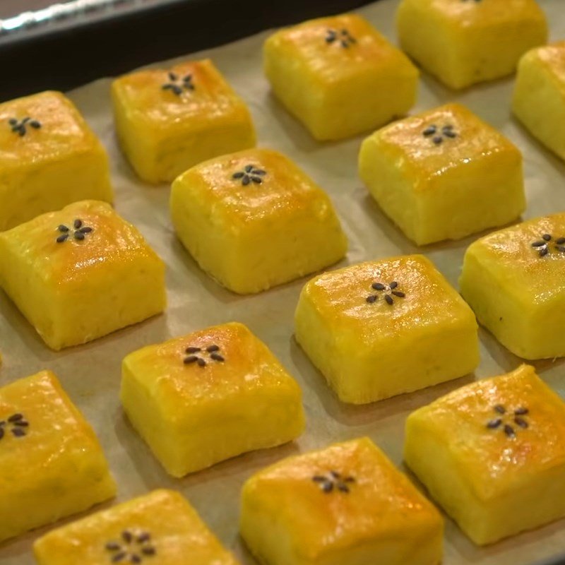 Nướng bánh khoai lang trên khay