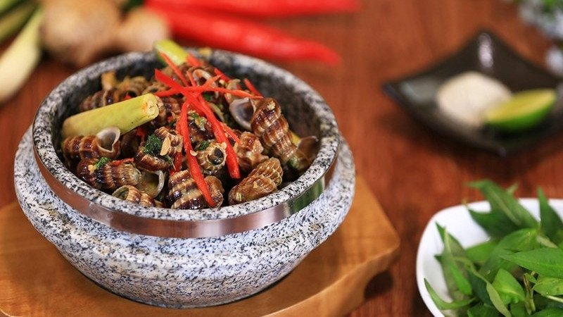 Ốc len xào sả ớt béo ngậy