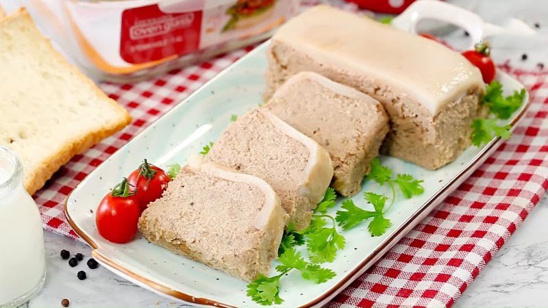 Pate ăn kèm bánh mì