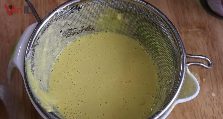 Pha bột làm bánh khọt nước cốt dừa