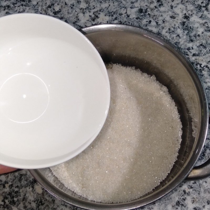 Pha chế hỗn hợp nước cốt dừa làm bánh bèo ngọt