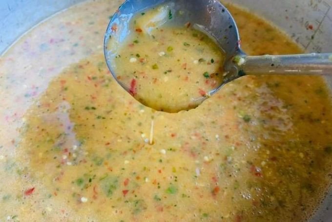 Pha chế muối chấm thịt gà luộc cùng sữa đặc sánh mịn