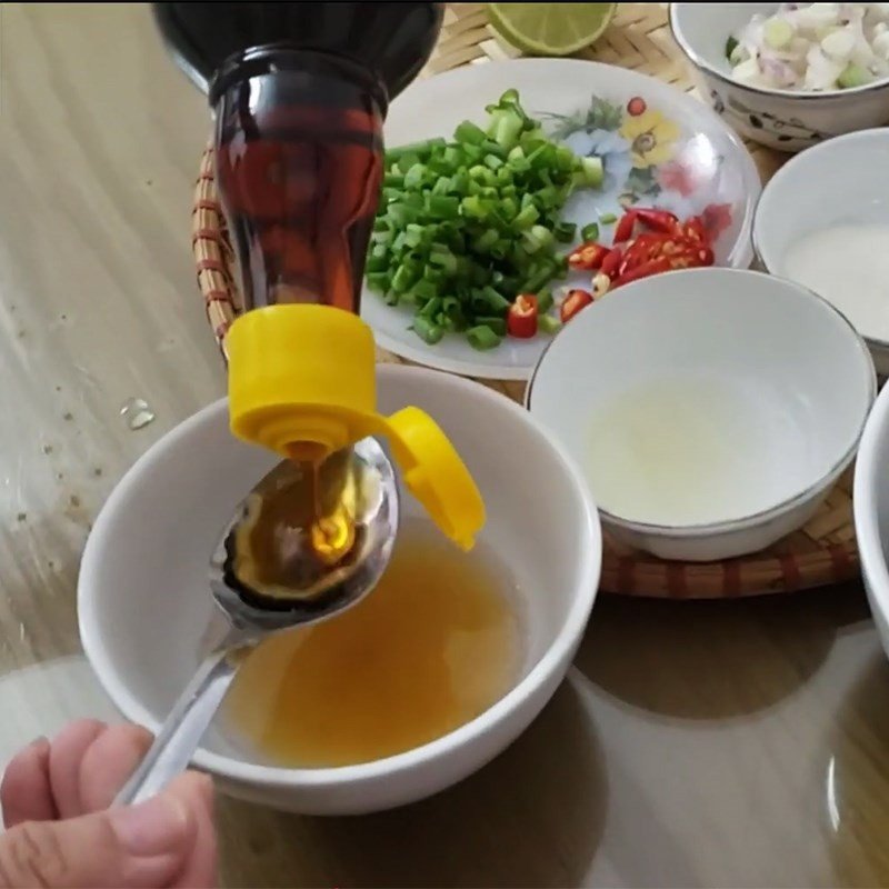 Pha chế nước sốt cho món cá khô rim chua ngọt