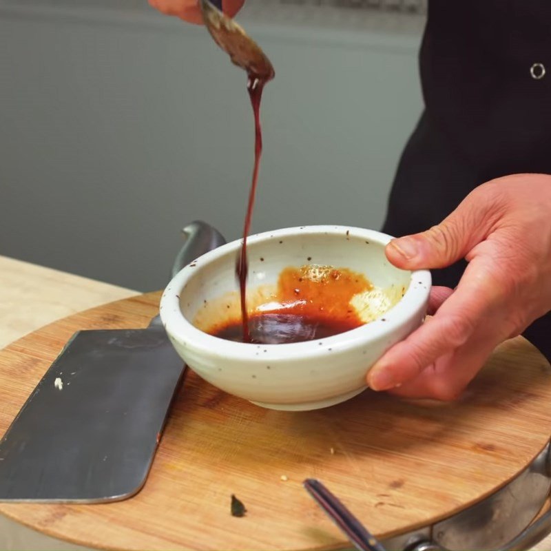 Pha chế sốt tương đen