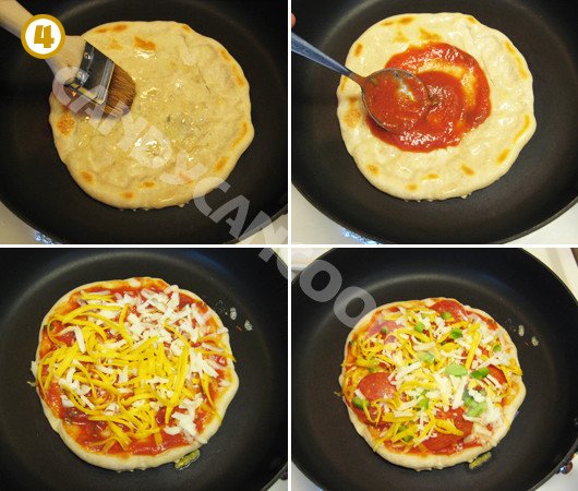 Phết sốt cà chua và sắp xếp topping lên đế pizza đang nướng