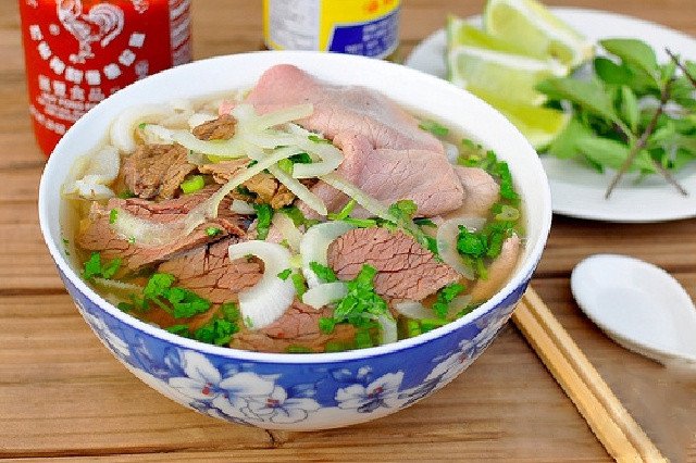 Phở nạm bò truyền thống