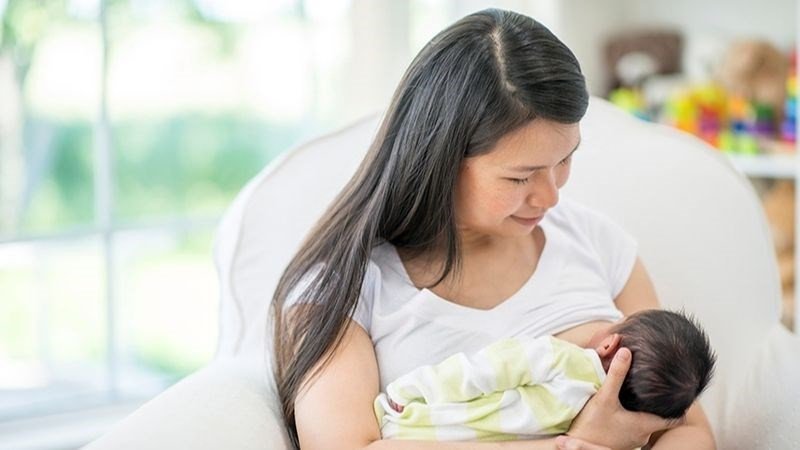 Phụ nữ đang cho con bú cần cẩn trọng khi tiêu thụ củ mì