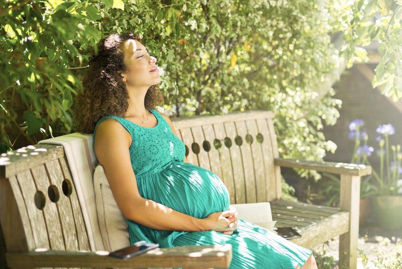 Phụ nữ mang thai không nên uống quá nhiều trà chanh