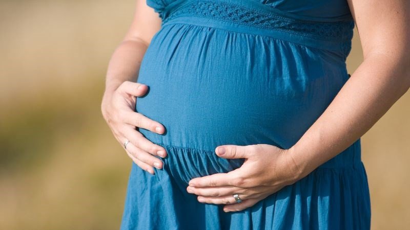 Phụ nữ mang thai nên tham khảo ý kiến bác sĩ khi ăn chôm chôm