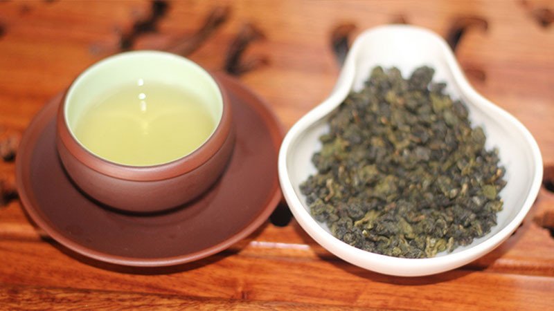 Polyphenols trong trà ô long giúp đốt cháy chất béo và kiểm soát calo