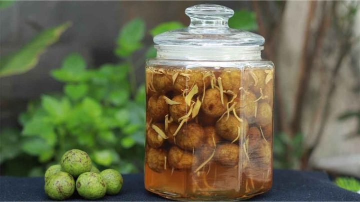 Quả Sấu Bao Nhiêu Calo? Giải Mã Dinh Dưỡng Cho Vóc Dáng Quả sấu tươi và nước sấu ngâm
