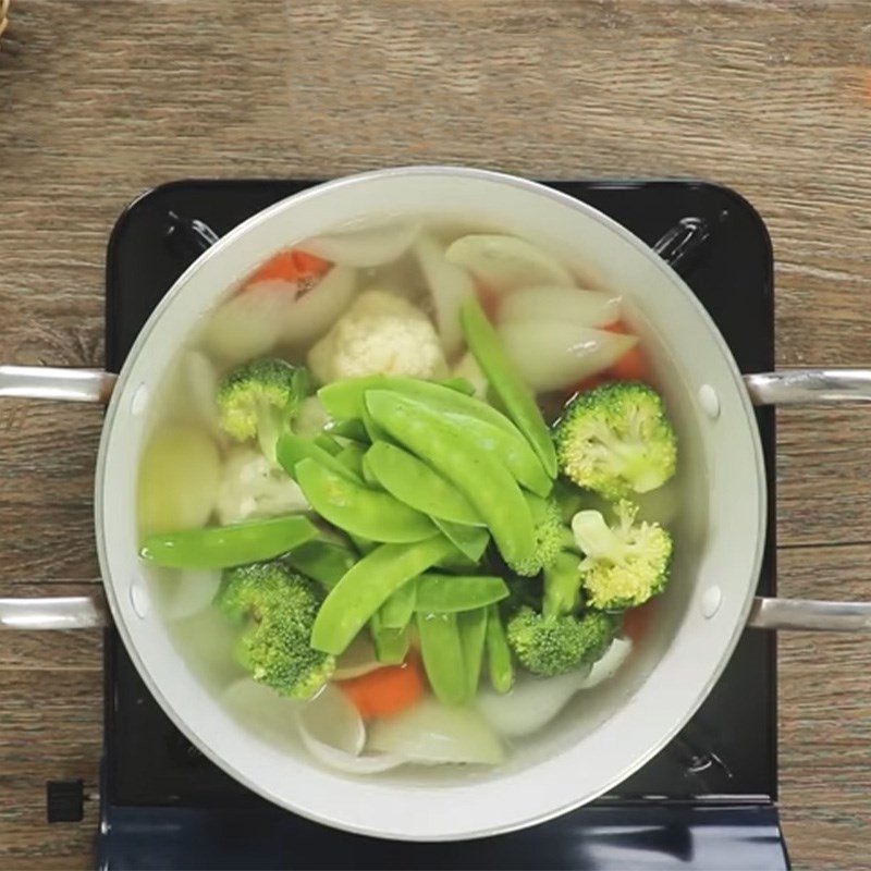 Quy trình ninh xương để có nước dùng ngọt cho cách nấu canh bóng bì