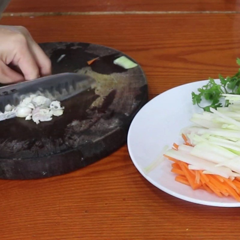 Quy trình sơ chế, thái sợi su hào và cà rốt cho món xào