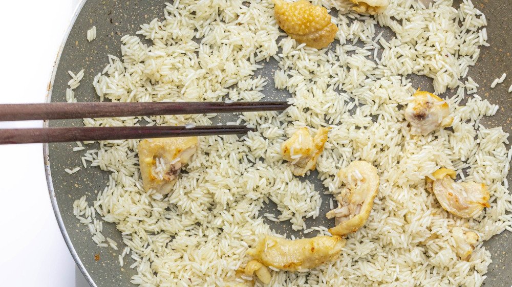 Rang gạo cho cháo sánh mịn