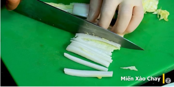 Rau củ và nấm tươi ngon chuẩn bị cho món miến xào chay