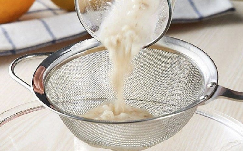 Rây cháo mịn màng cho bé 6 tháng