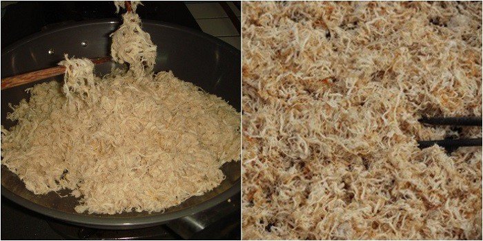 Ruốc thịt lợn đang được xào trên chảo ở lửa nhỏ, đảm bảo độ khô và thơm