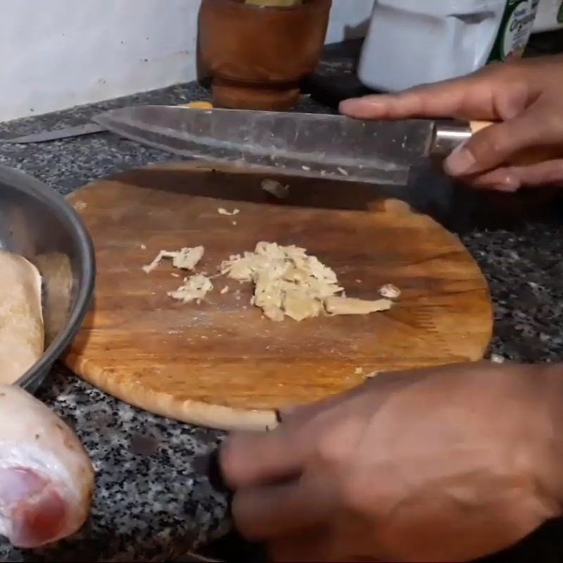 Sả, tỏi, hành tím đã được sơ chế sẵn sàng cho món dê hấp