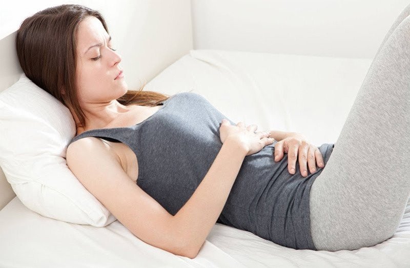 Sắc nước lá cách để điều hòa kinh nguyệt tự nhiên