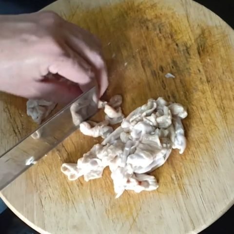 Sách bò đã sơ chế sạch sẽ và cắt khúc