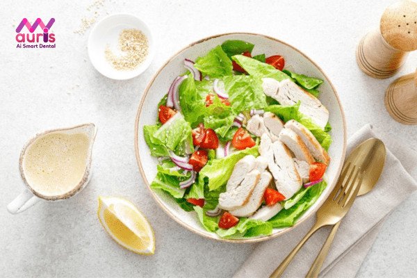 Salad rau củ ức gà