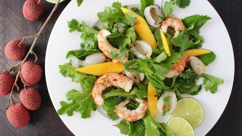 Salad trái vải tươi ngon