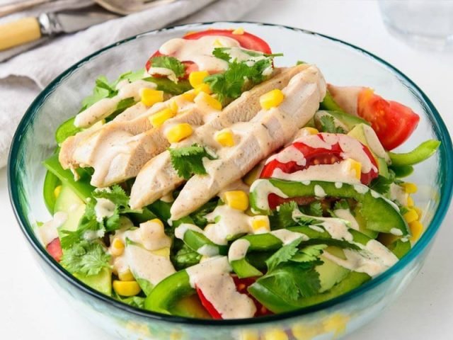 Salad ức gà sốt mayonnaise thơm ngon, hỗ trợ giảm cân hiệu quả