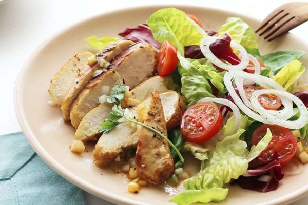 Salad ức gà sốt mè rang thơm ngon bổ dưỡng