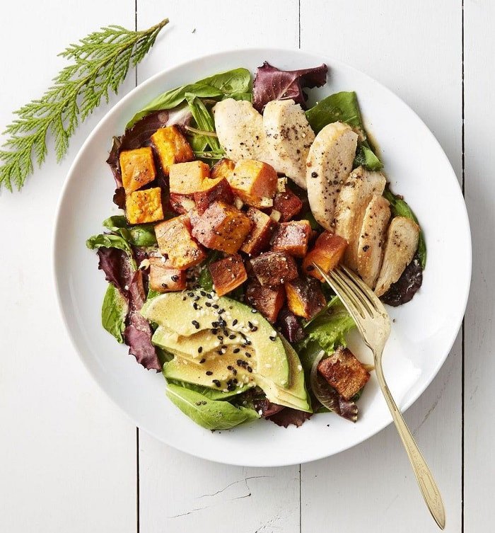 Salad ức gà trộn trái cây