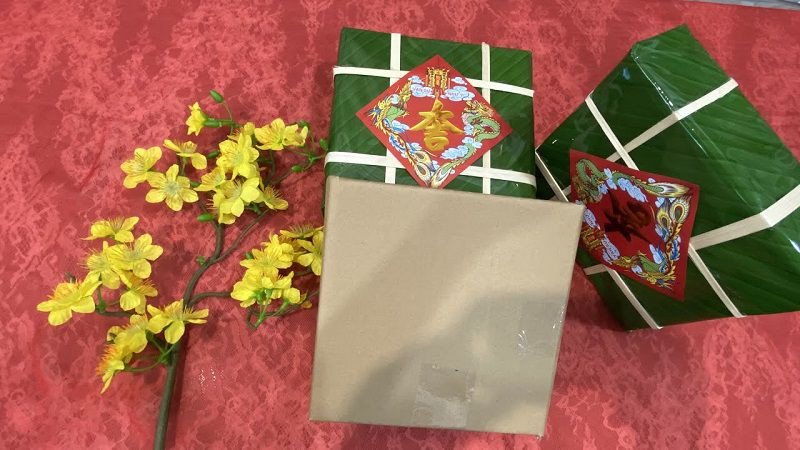Sản phẩm bánh chưng giấy được làm từ thùng carton tái chế, thân thiện môi trường