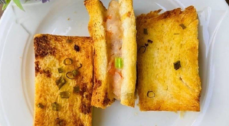 Sandwich kẹp tôm nướng thơm ngon