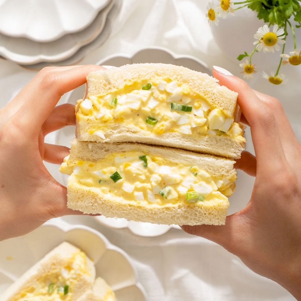 Sandwich trứng và rau, một lựa chọn phổ biến cùng phô mai