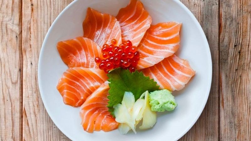 Sashimi cá hồi truyền thống