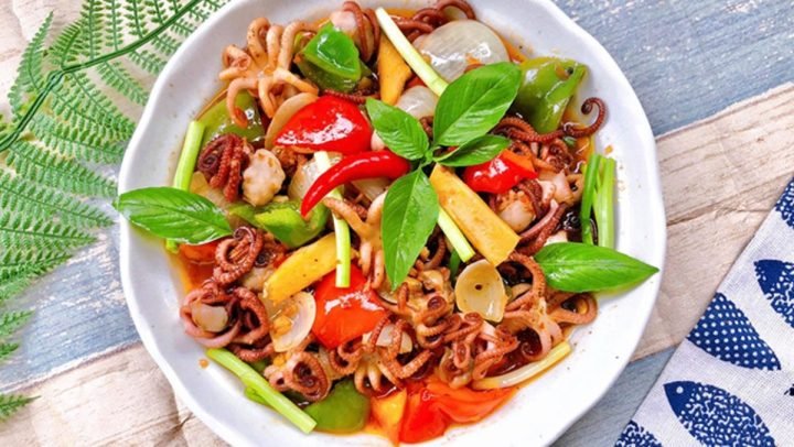 Sơ chế bạch tuộc sạch sẽ