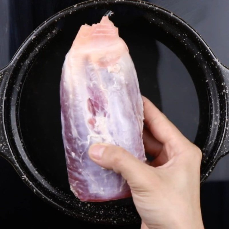 Sơ chế bắp bò để hầm